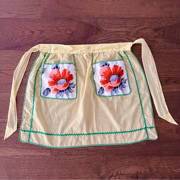 Vintage Yellow Swiss Dot Apron Green Ricrac Trim Floral Pockets - Picture 3 of 6